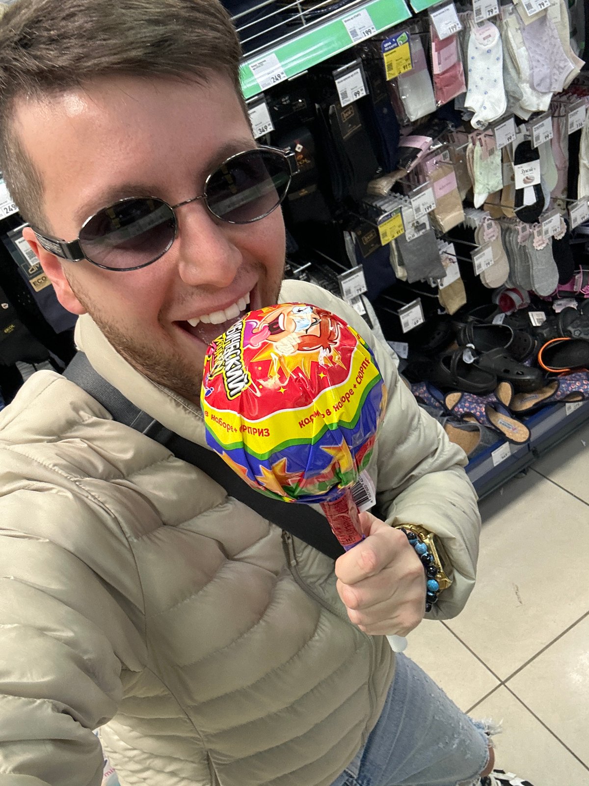 Person with large lollipop spotted on Moscow street
