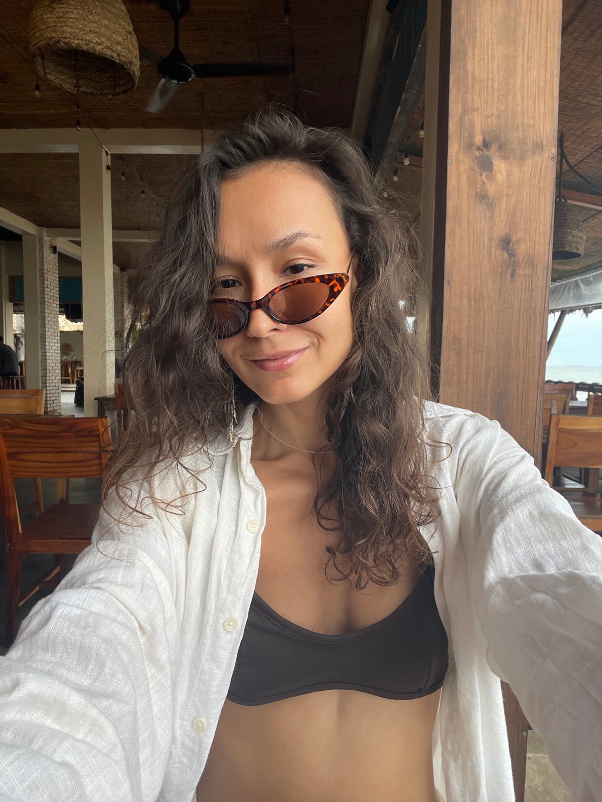 Café selfies in Phu Thuy Ward, beach look, summer morning