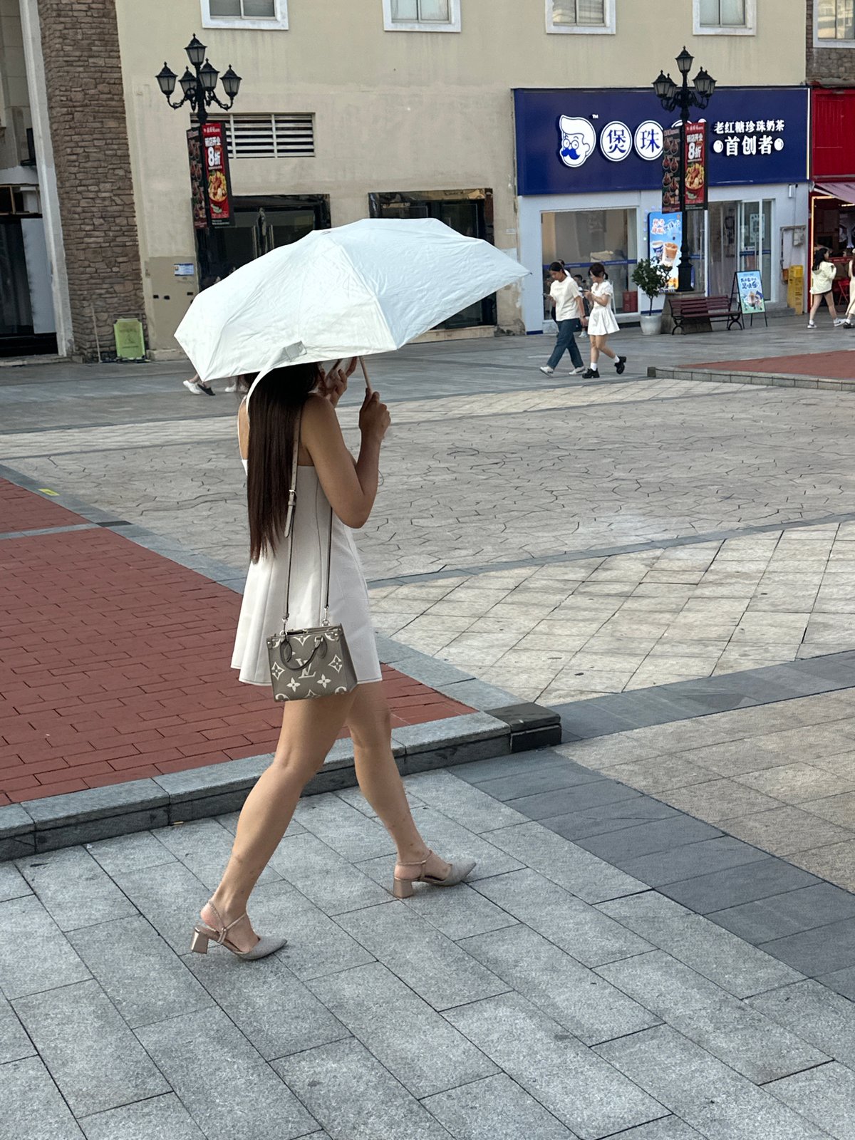 Morning life documented across Chongqing High-tech Zone commercial district