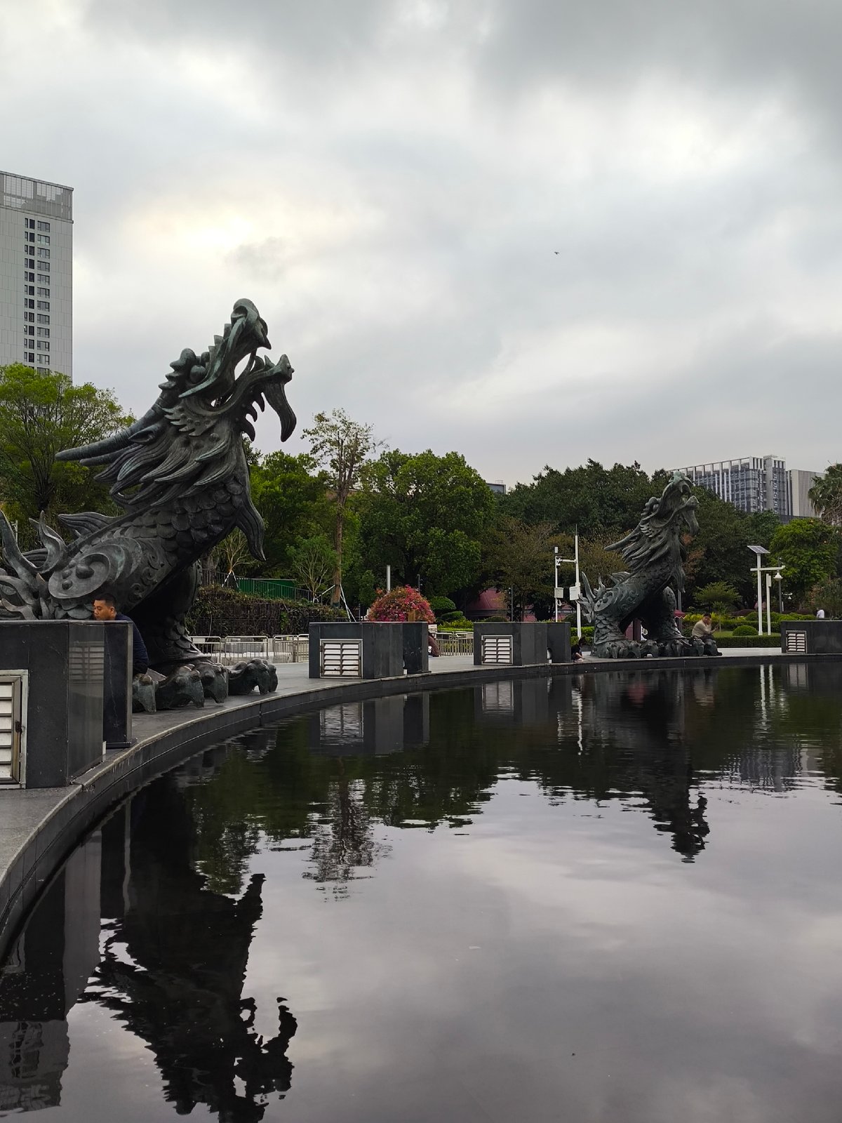 Dragon statues and fountains captured in Longgang District park