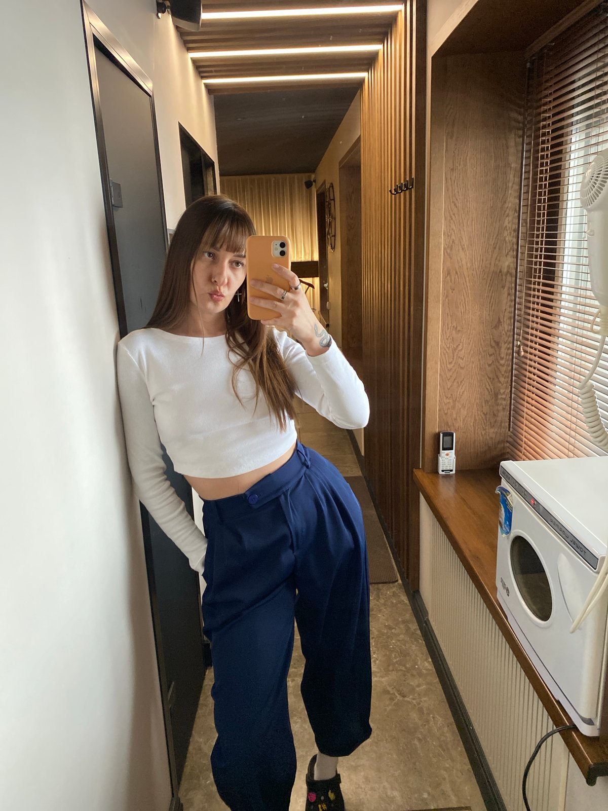 Woman's morning routine captured in Votkinsk home