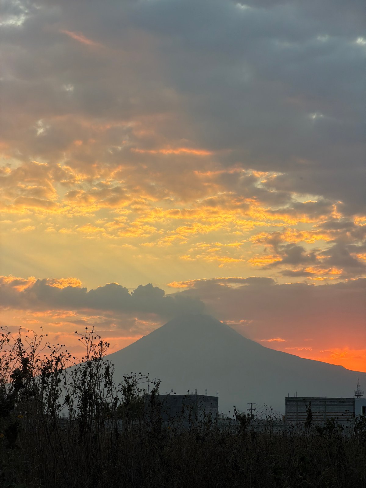 Sunrise/sunset scenes with volcano silhouette captured in San Andrés Cholula