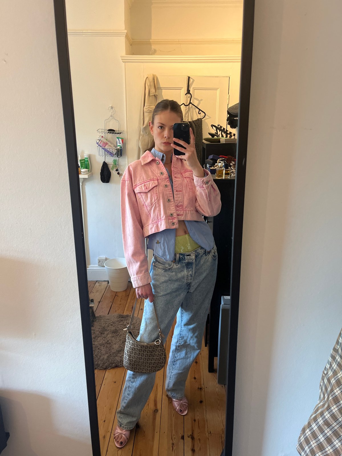 Young person takes mirror selfie in London bedroom