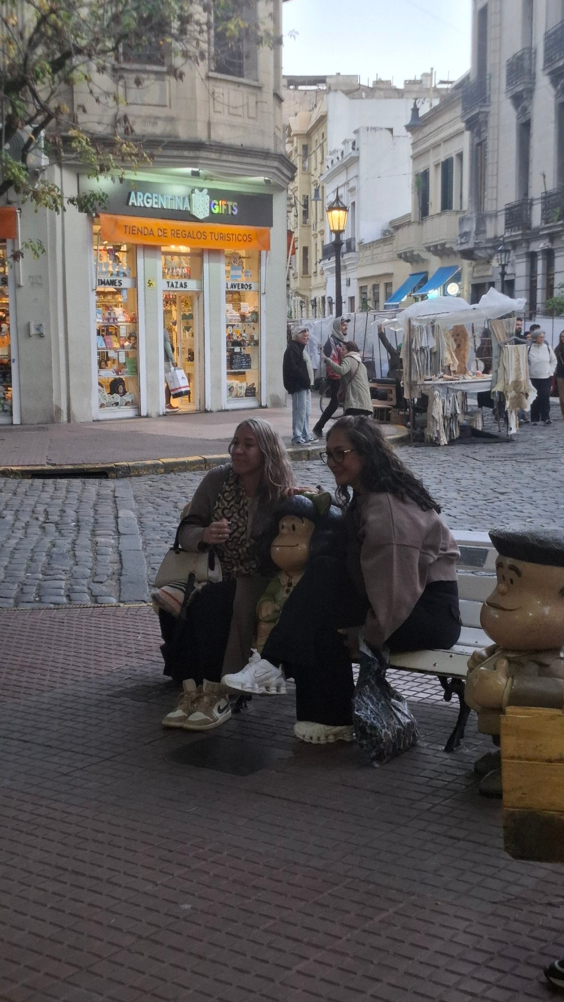 Evening street market and tourist activity captured in Buenos Aires