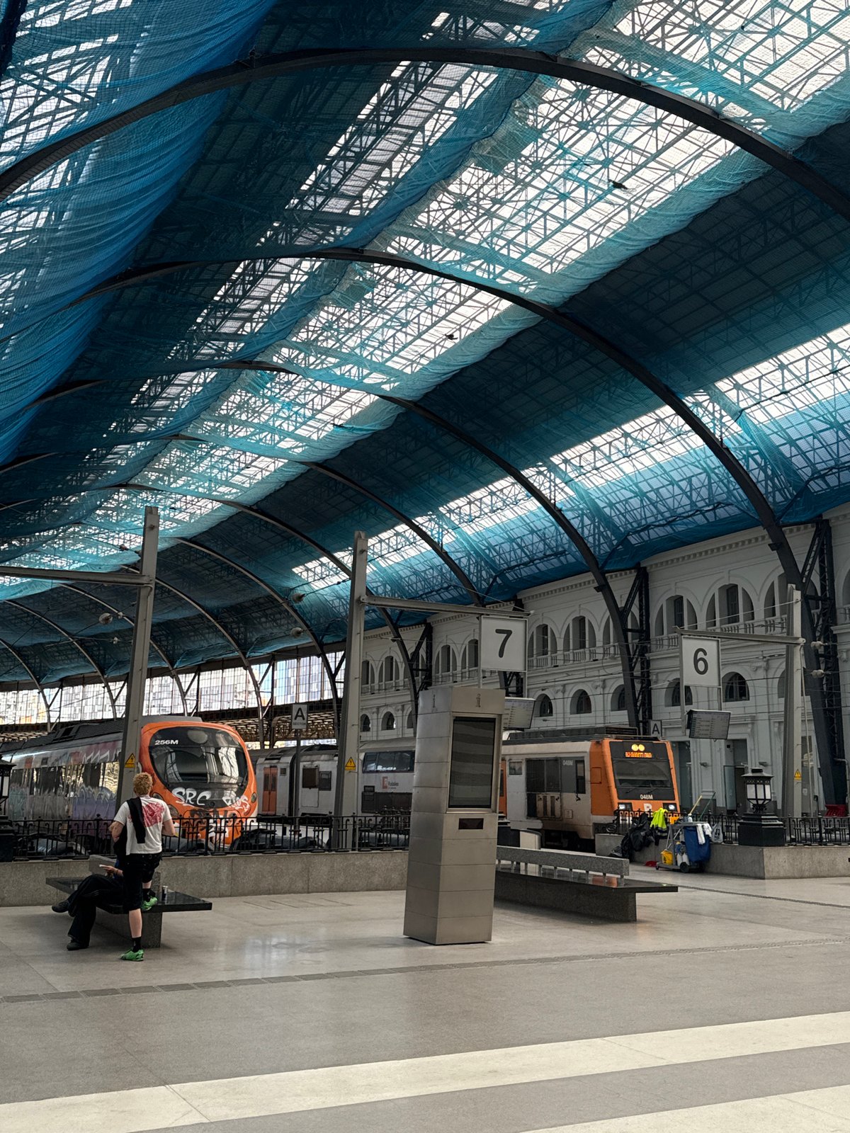 Witnesses capture everyday Barcelona scenes from train station to zoo