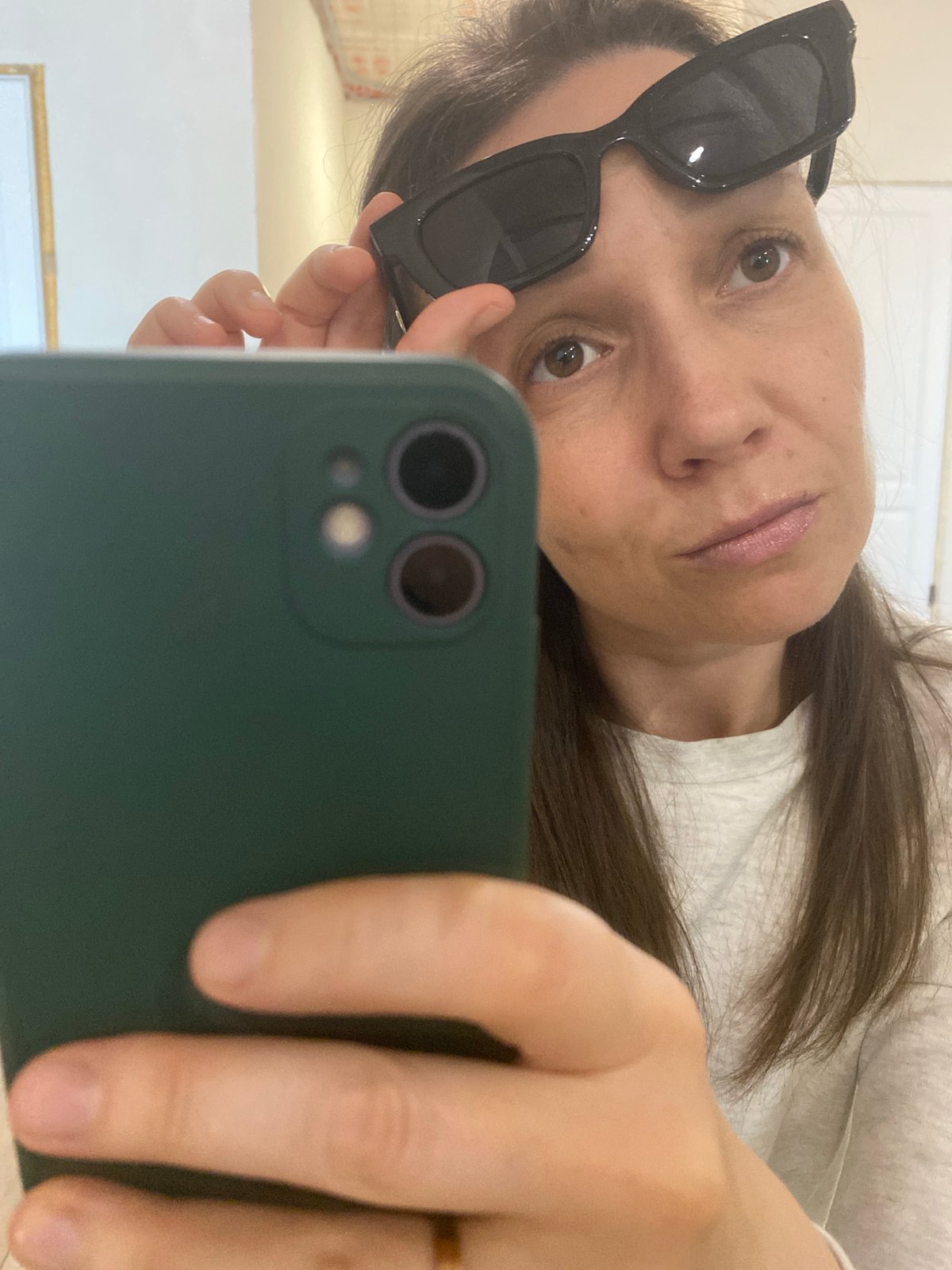 Woman documents four-hour morning routine in Russian apartment