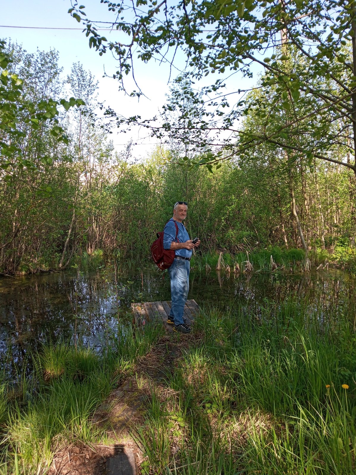 Man spotted in wooded area near pond in Kommunar