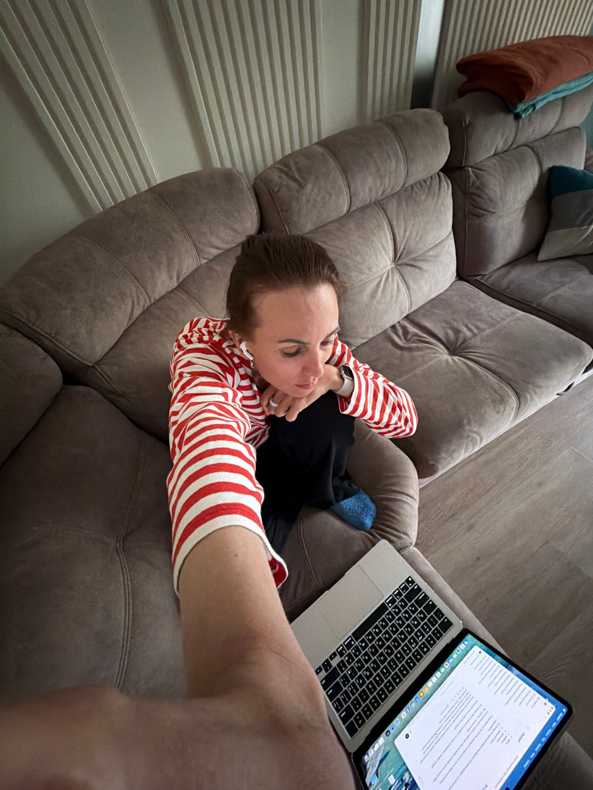 Woman documents quiet morning routine at Birobidzhan home