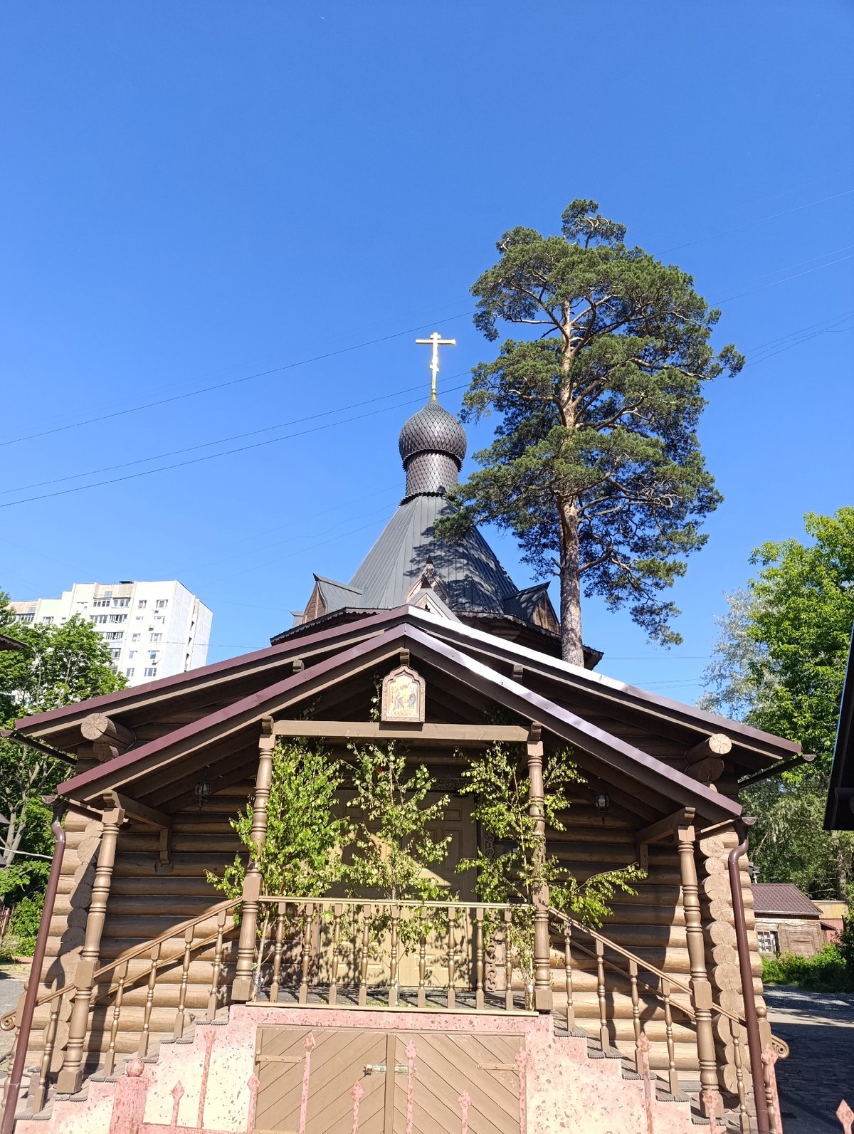 Two Moscow Orthodox churches photographed minutes apart on sunny day