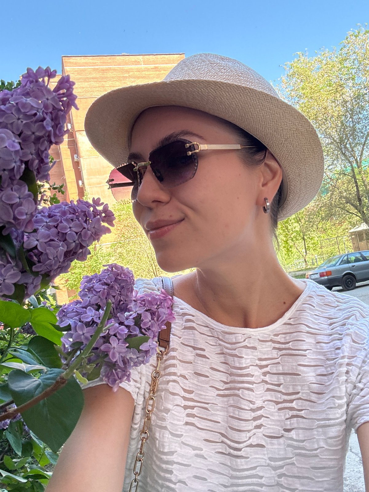 Woman documents morning outdoor activities across city locations