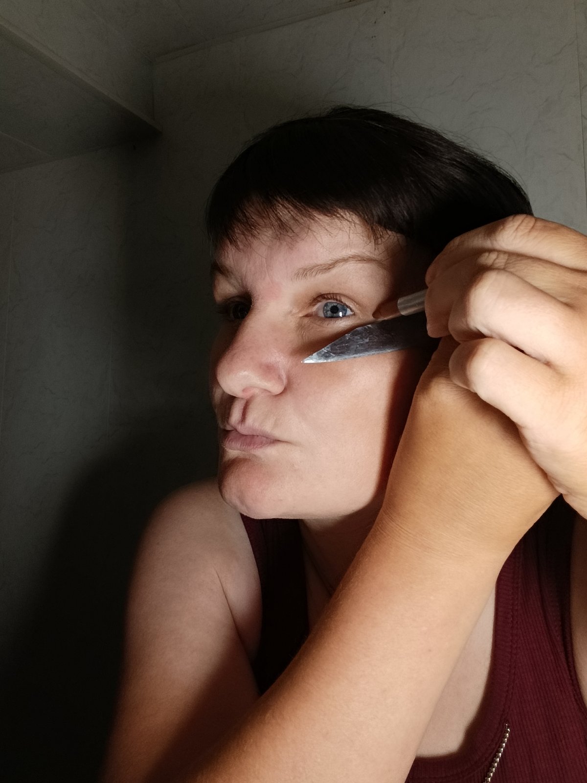Morning GRWM routine documented across five shots in Russia