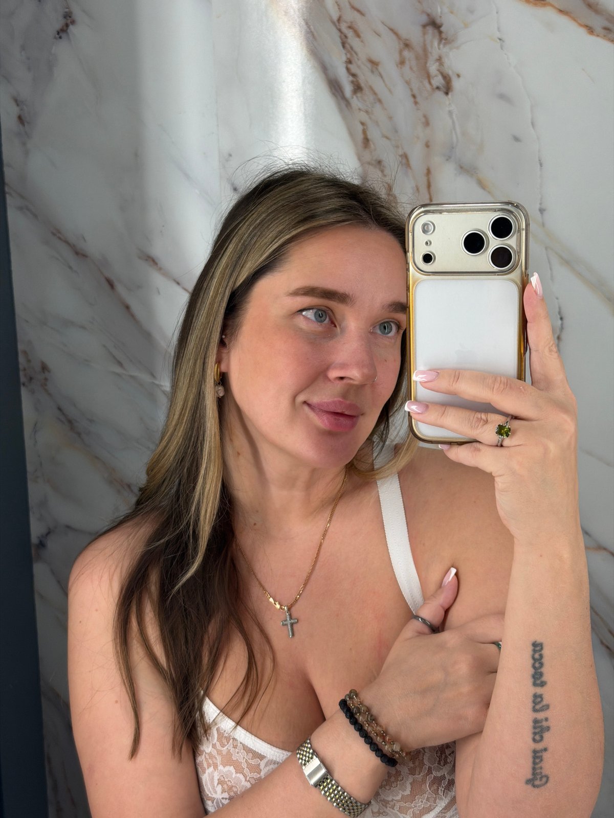 Woman takes bathroom selfies in Moscow apartment