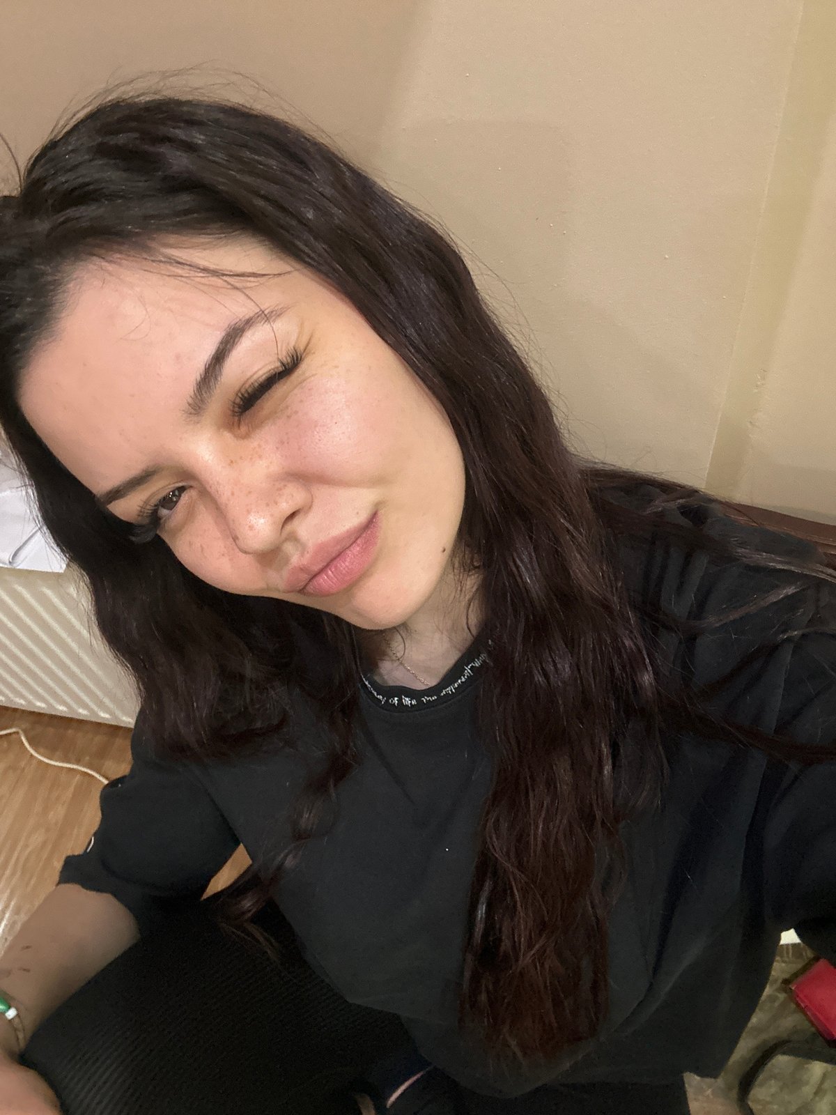 Woman photographed vaping indoors in Sliven, Bulgaria