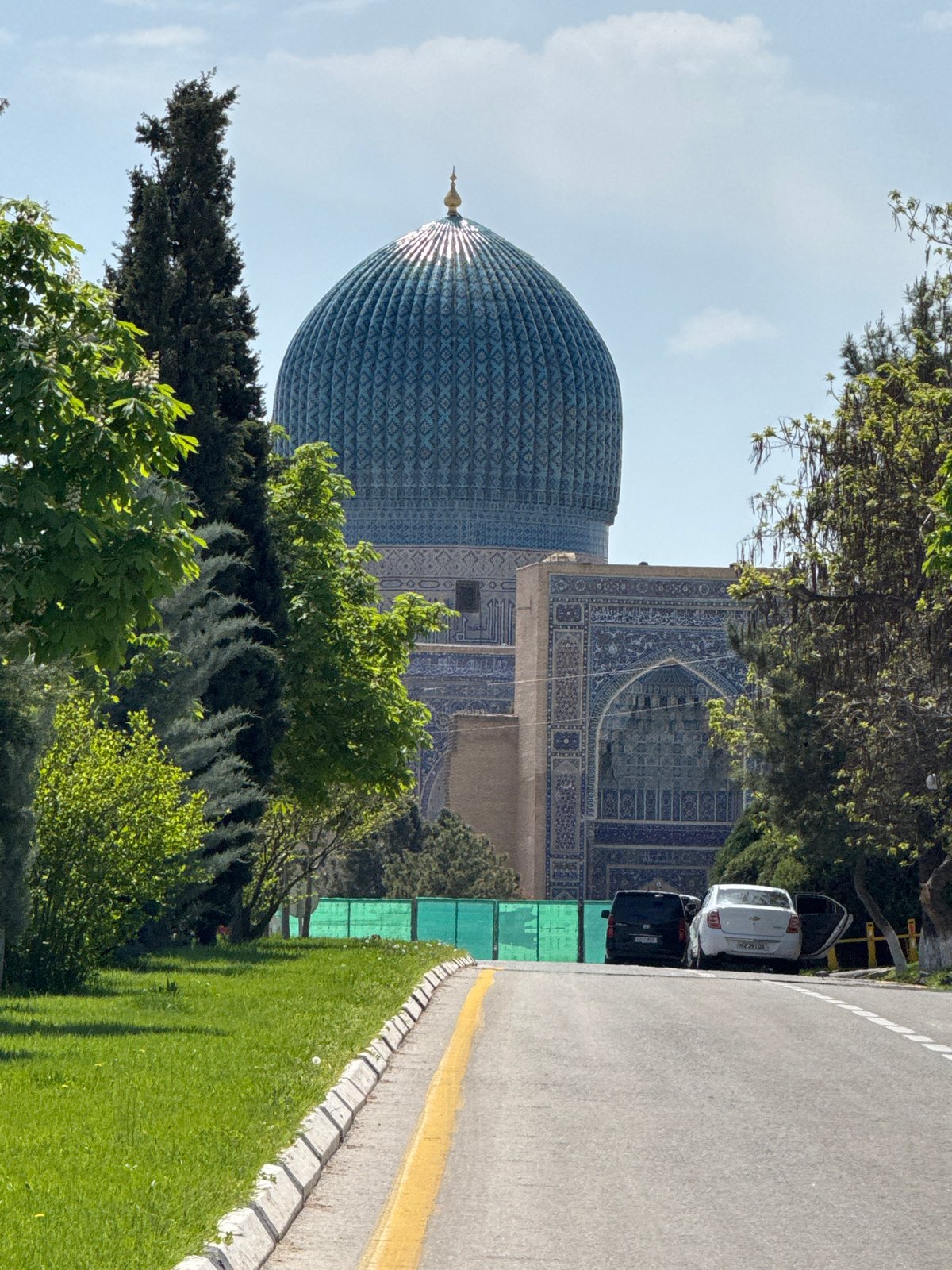 Morning tourist visit documented at Samarkand's historic sites