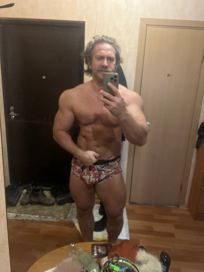 Man documents morning routine with pets in Saint Petersburg apartment