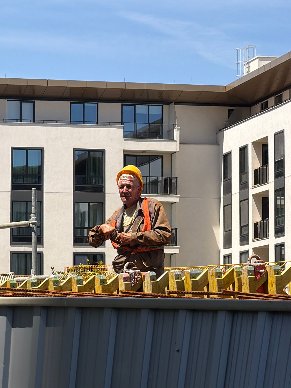 Construction worker takes cigarette break at Belgrade building site