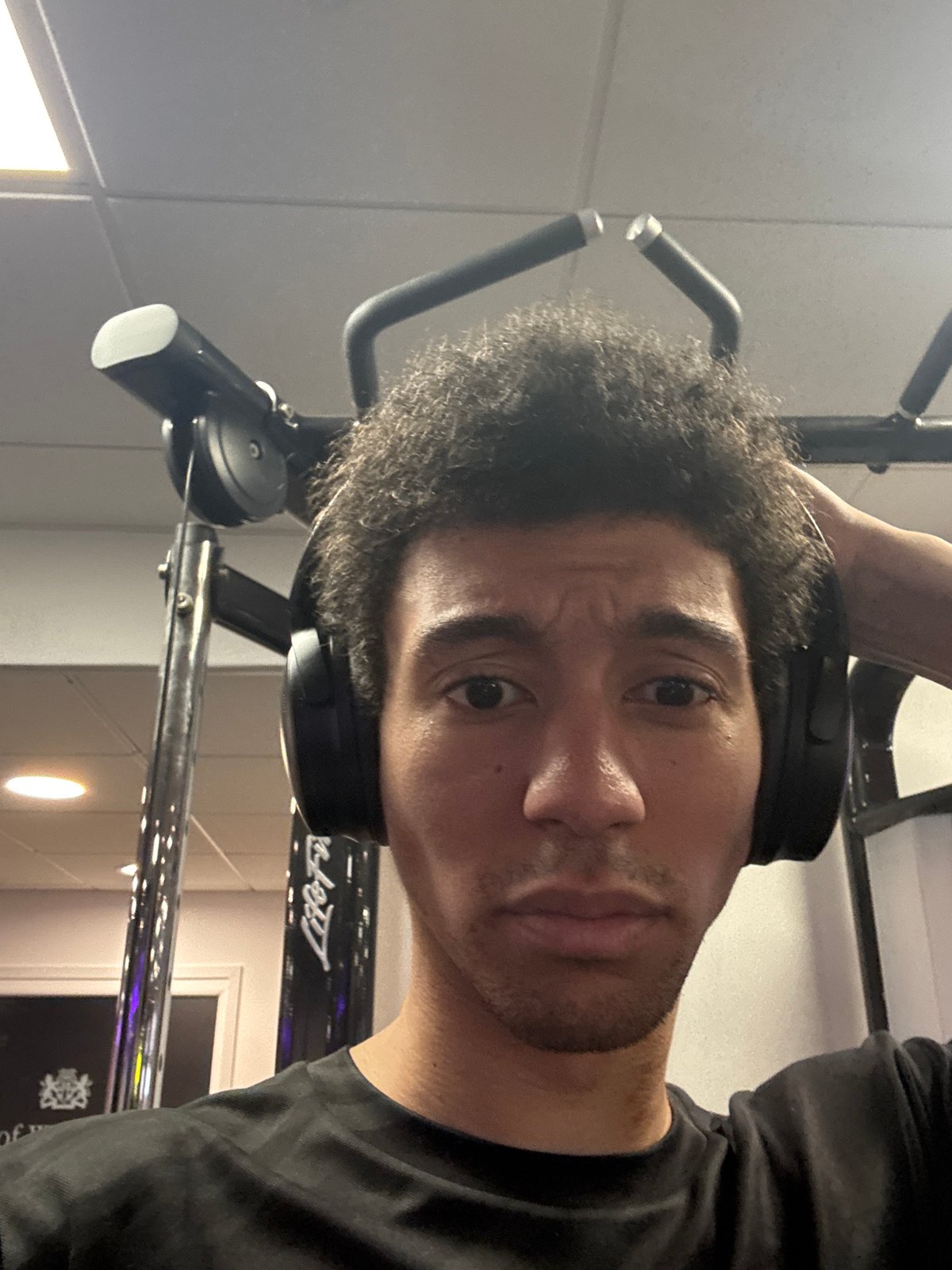 Man photographed at London gym during afternoon workout session
