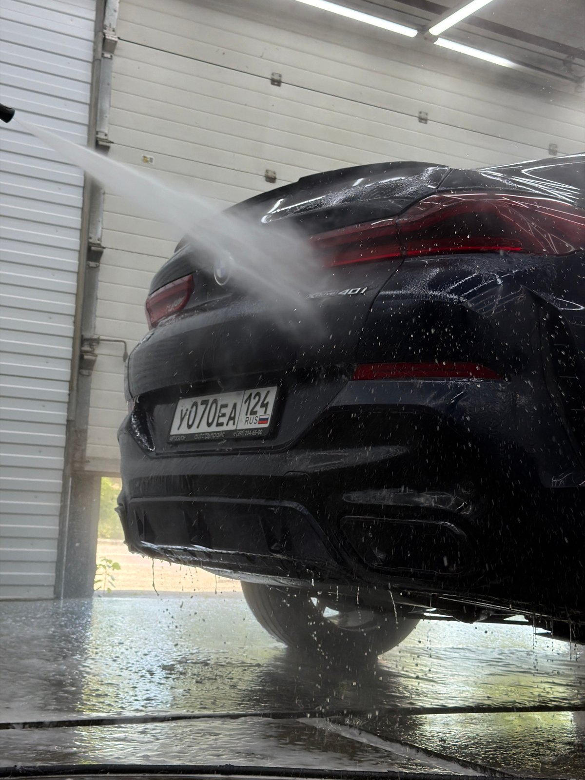 BMW X6 gets washed at Krasnoyarsk indoor car wash