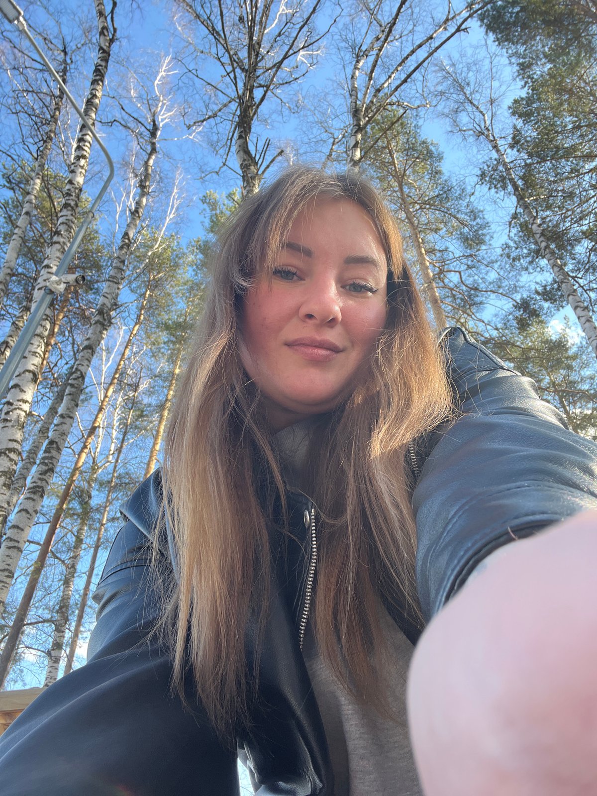 Spring day captured in ordinary moments across Chaikovsky, Russia