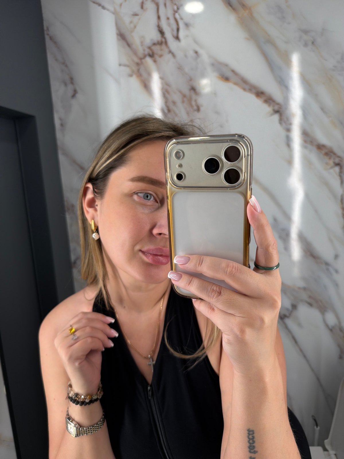 Woman takes bathroom selfies in Moscow indoor location