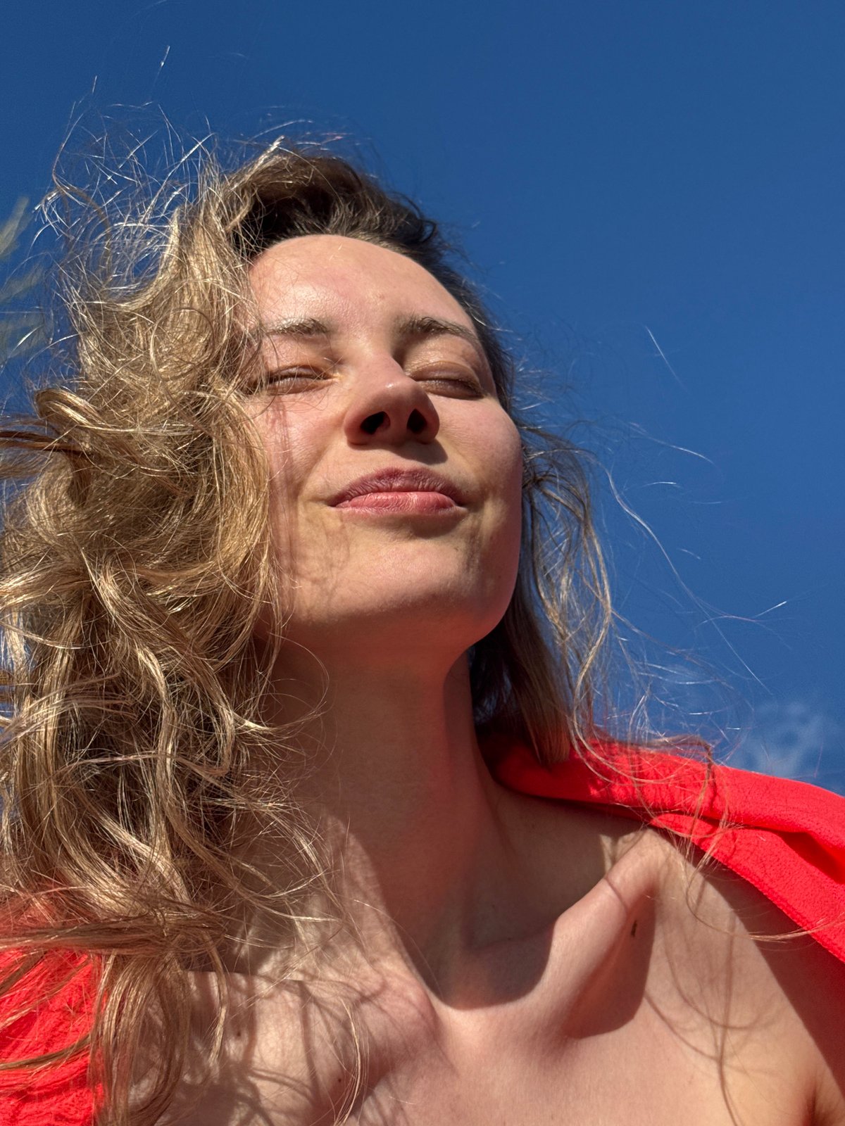 Sunny day leisure moments captured in Chaikovsky, Russia