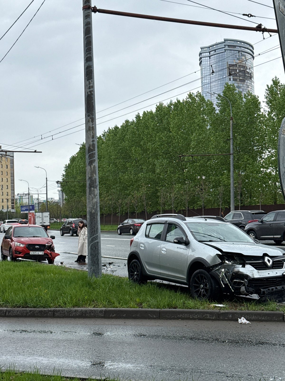 Two-car accident causes extensive damage on Kazan street