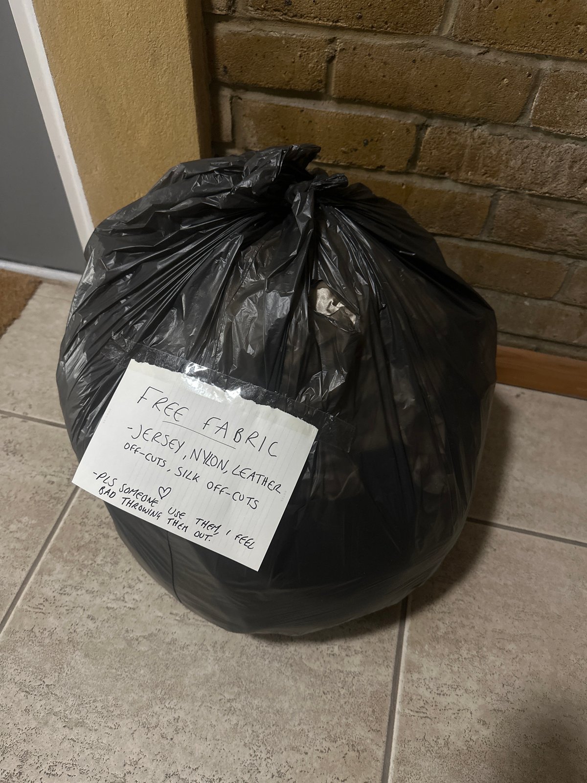 London resident offers free fabric scraps in building refuse area