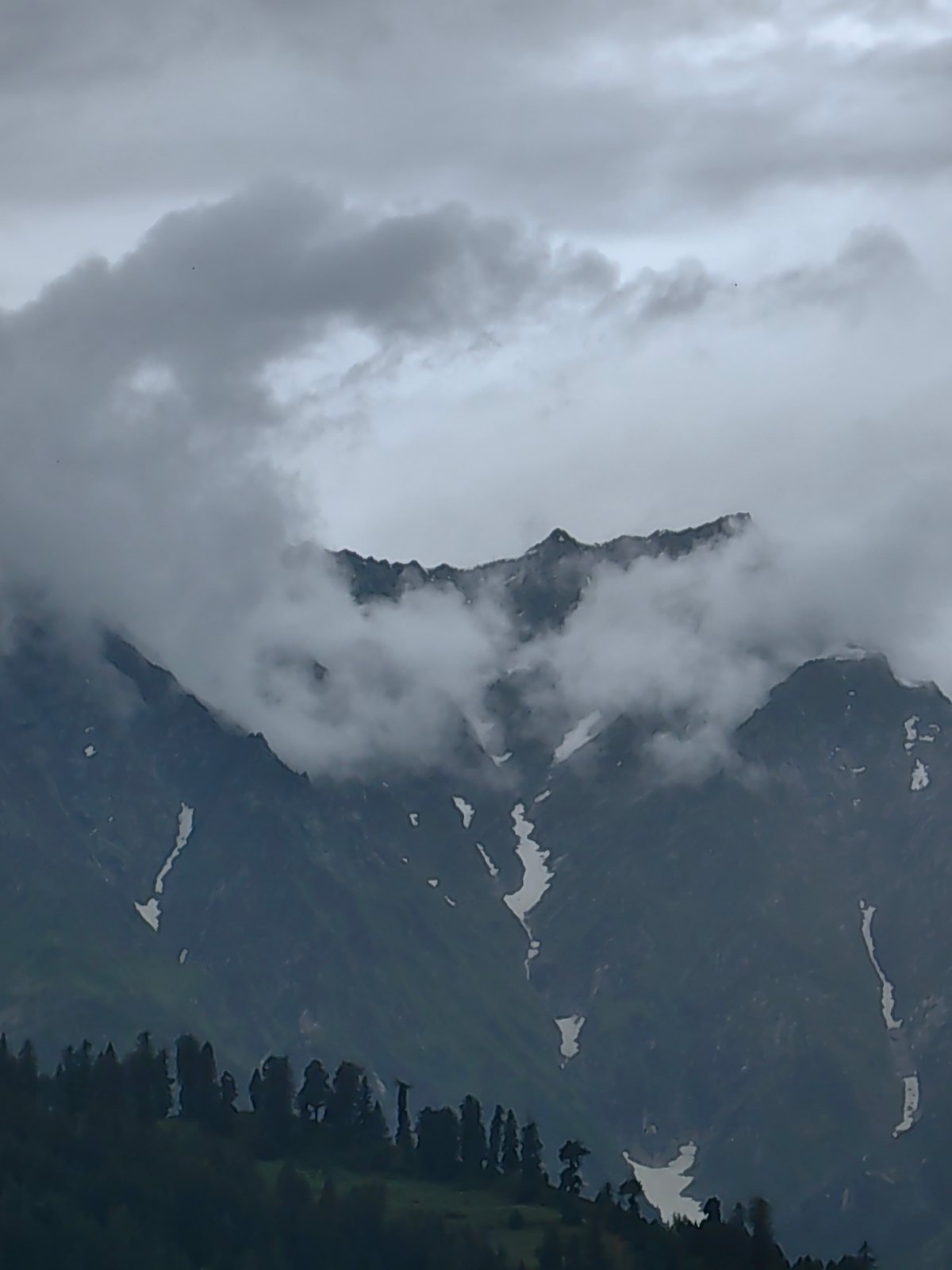 Overcast morning in the mountains above Vashisht