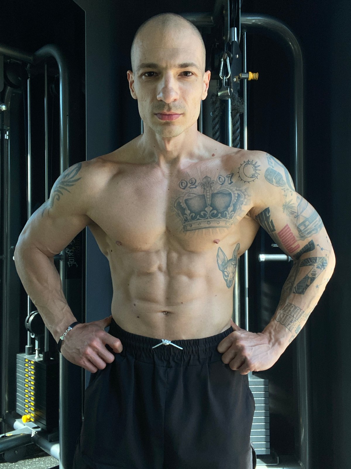 Tattooed man spotted at Pleven gym facility