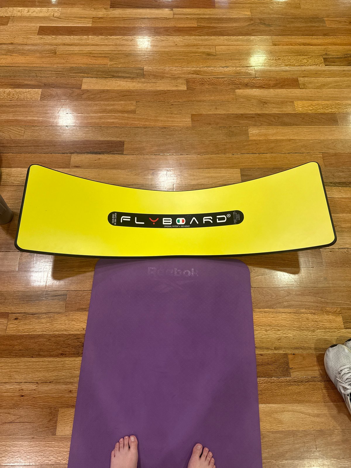 Late-night home fitness session documented in Puebla