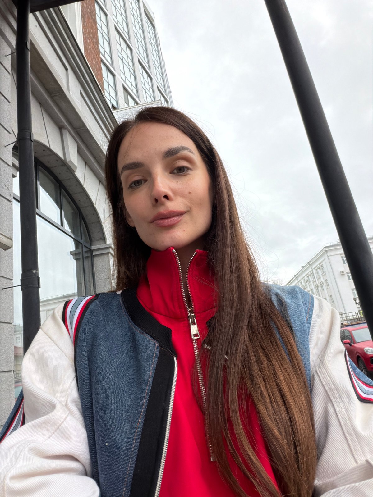 Rainy afternoon in Ufa: city streets, selfies, and a toddler in yellow