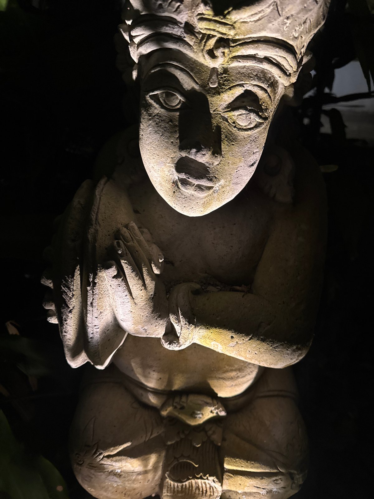 Tourist explores gardens and statues in Kuta Selatan across morning hours