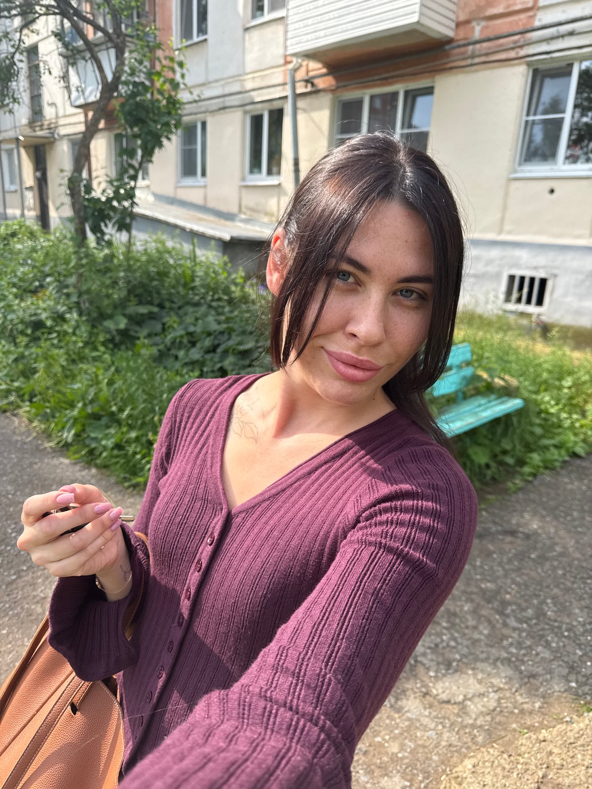 Morning scenes in Chaikovsky: peonies, volleyball, riverside moments