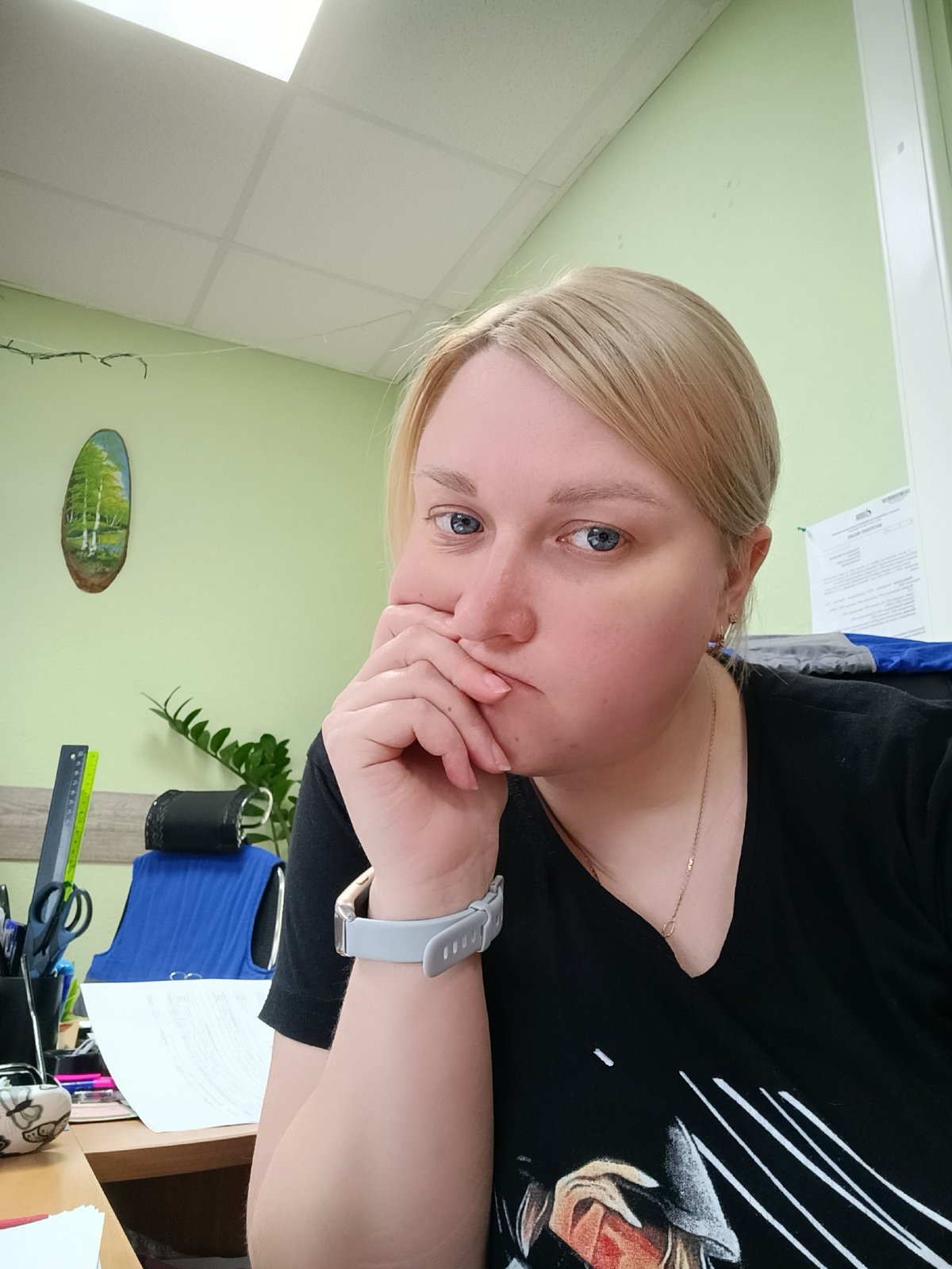 Woman takes office selfies with pens in Chaikovsky