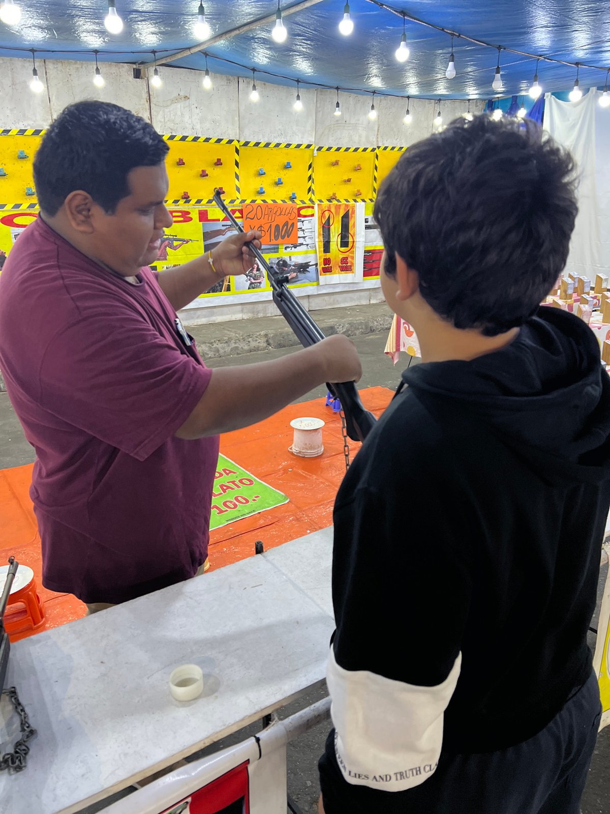 Night carnival and market draws crowds in Arica, Chile