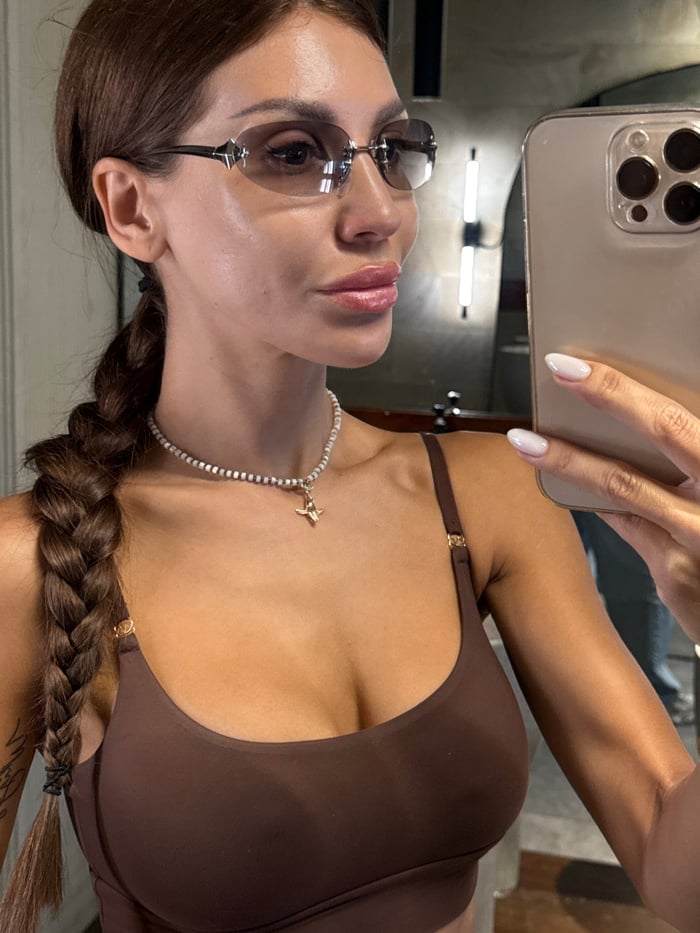 Woman enjoys brunch at Tibubeneng cafe, captures mirror selfie