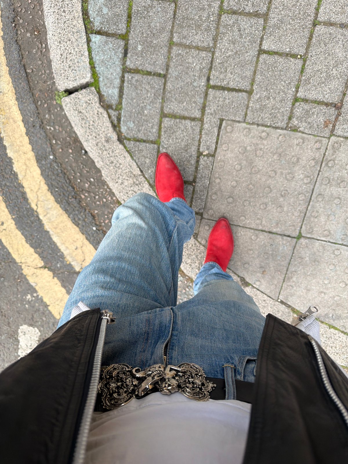 Person in distinctive outfit observed on London street