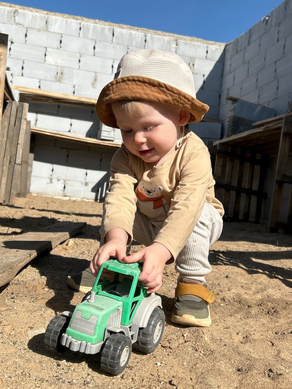 Ordinary moments captured in Chaikovsky: selfies, child's play, fish cleaning