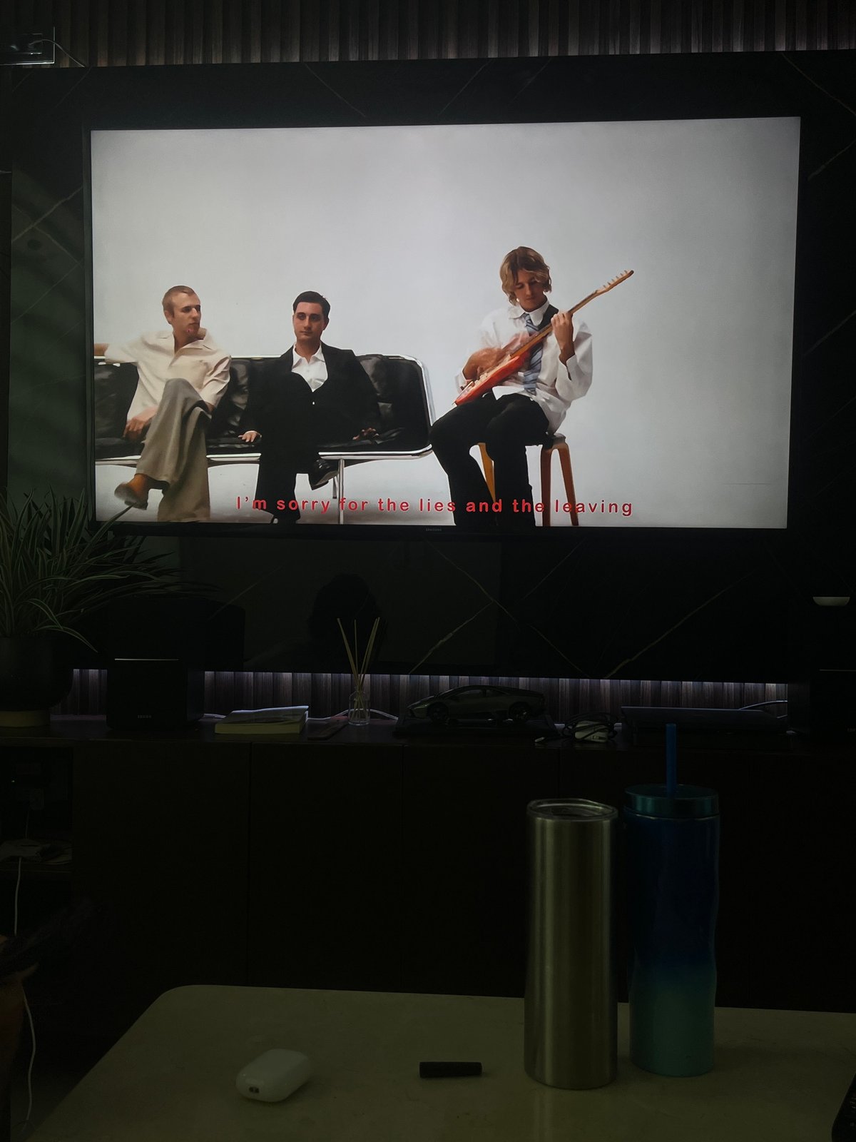 Music video with apology message broadcast in Mérida