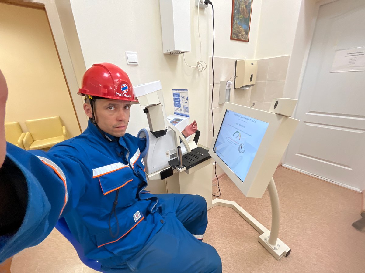 RusHydro Worker Films Selfie During Medical Examination in Chaikovsky