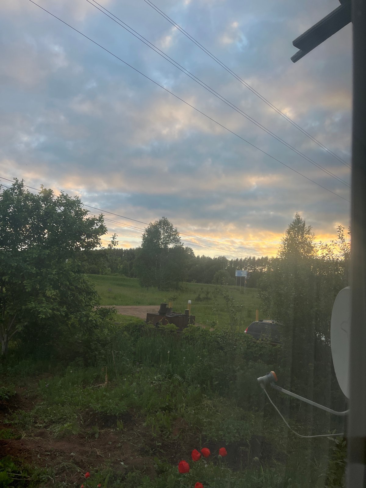 Quiet evening moments captured in rural Sosnovo, Russia