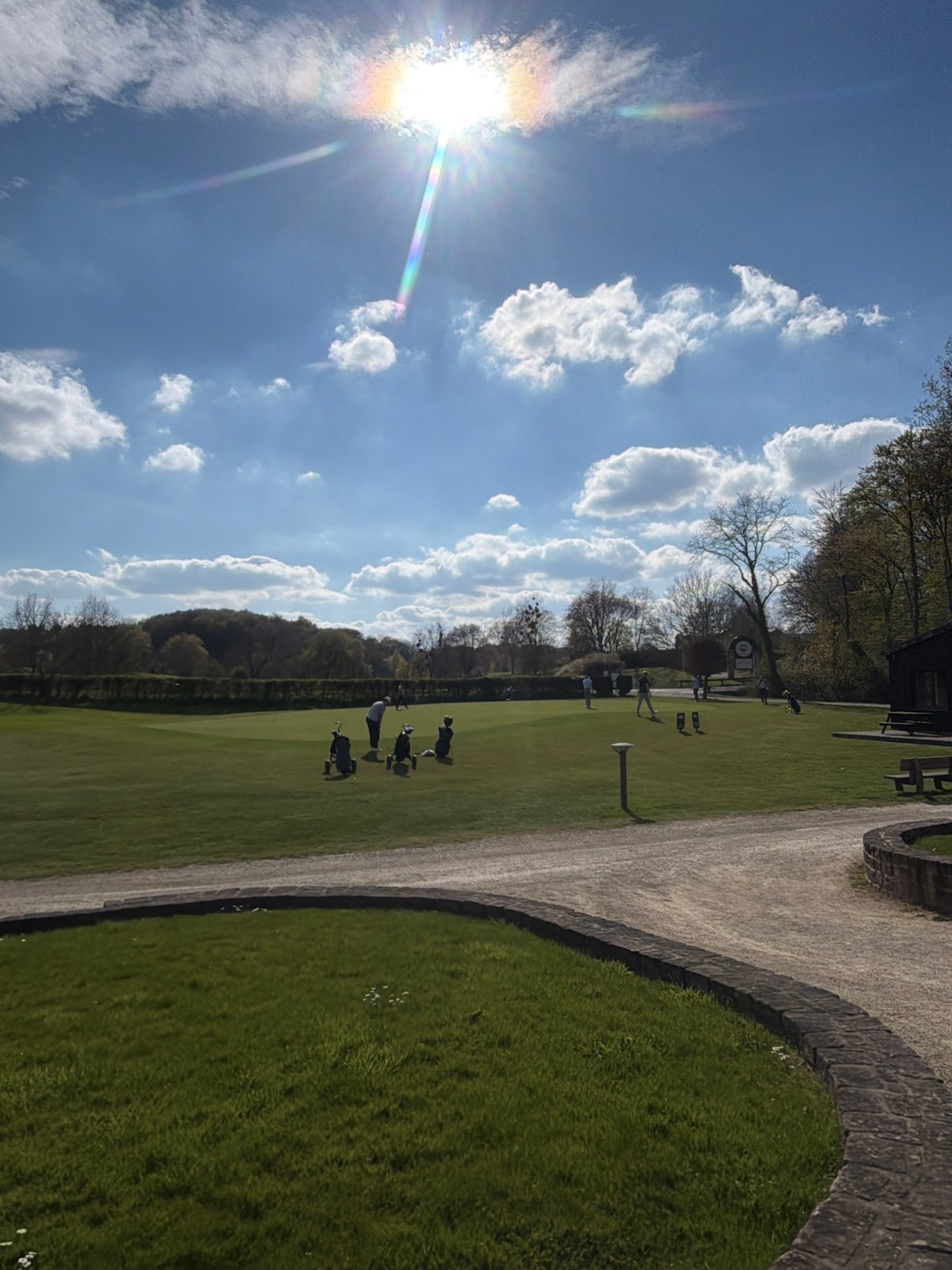 Afternoon recreation captured in Lenningen: bowling and golf activities