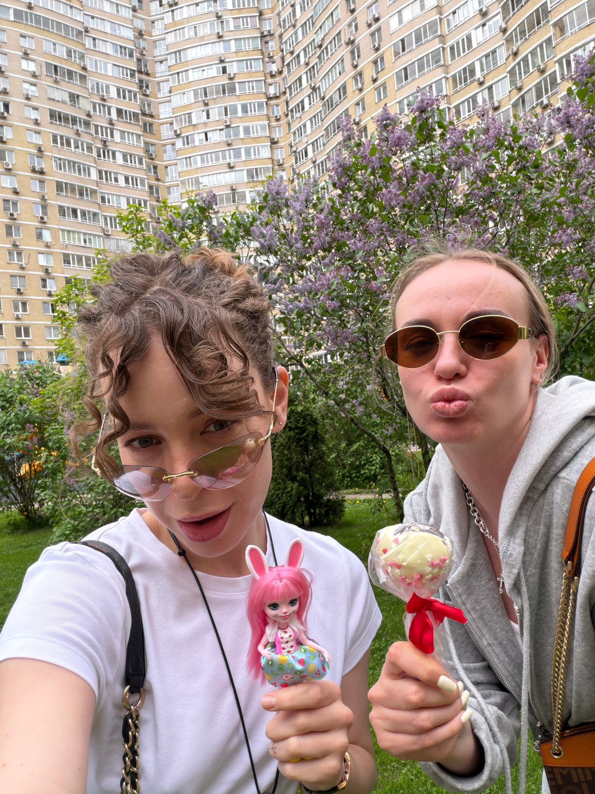 Casual outdoor moments captured across Moscow park areas