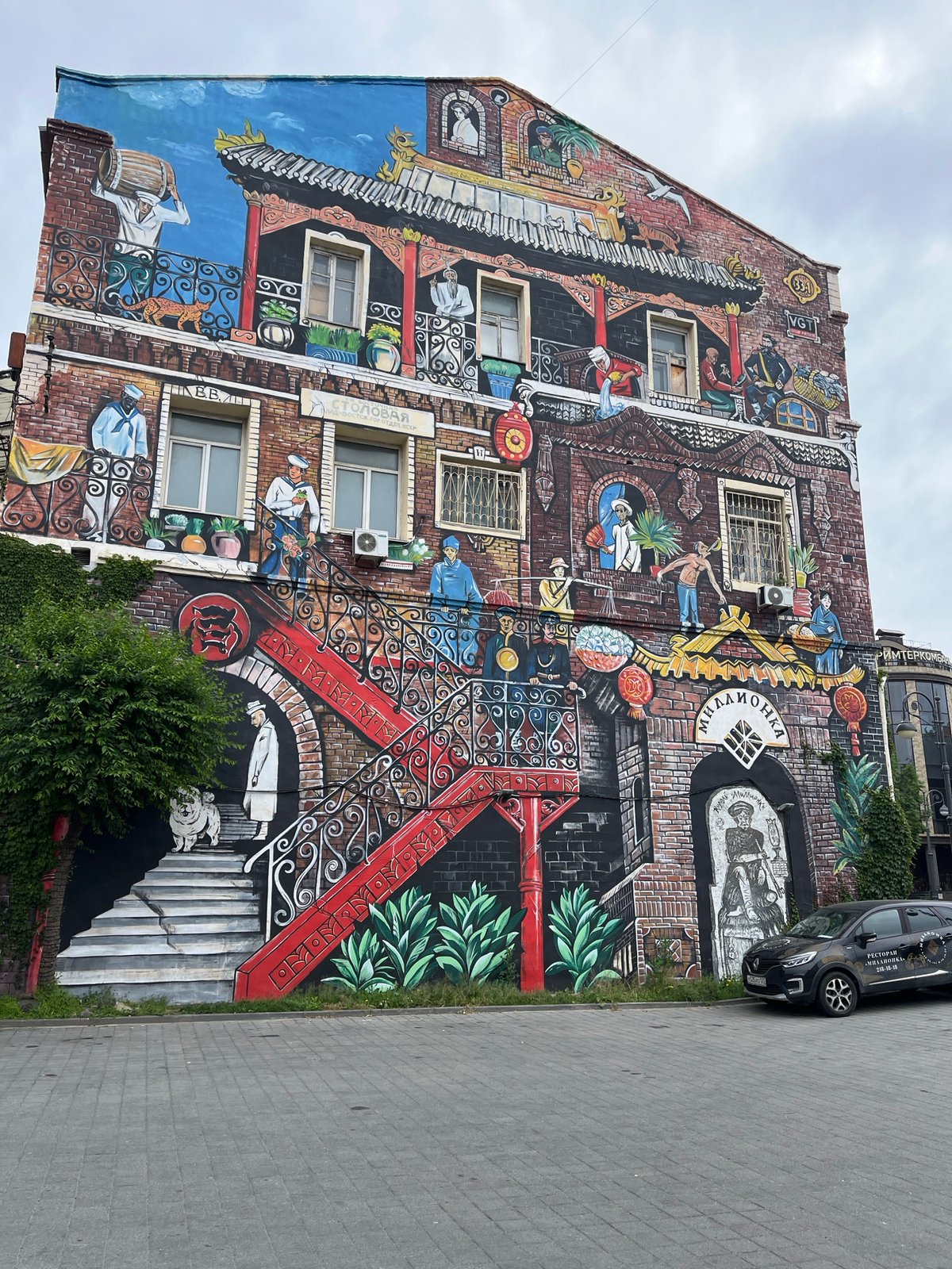 Street-level look at Vladivostok's Millionka district architecture and murals