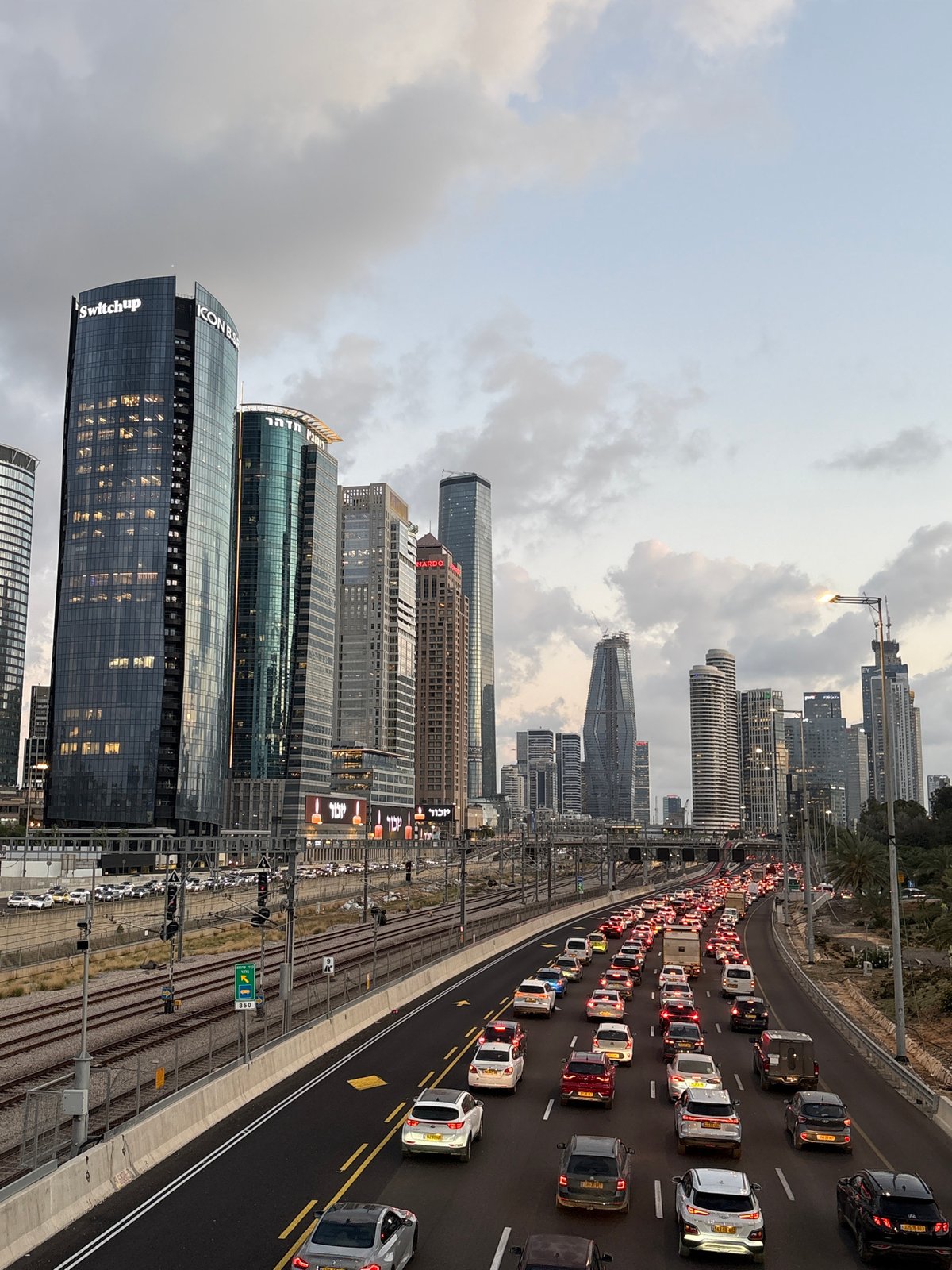Heavy traffic congestion observed on Tel-Aviv highway