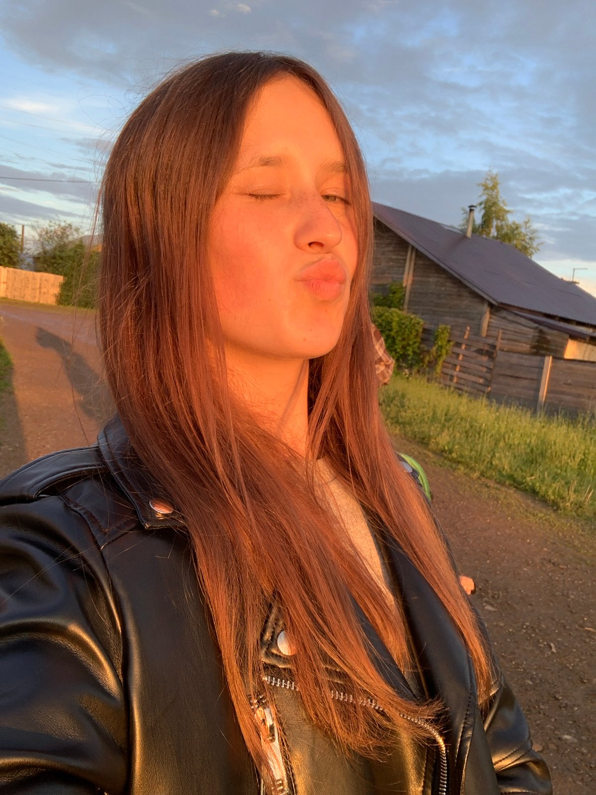 Birthday evening in rural Фоки, candles and sunset selfies