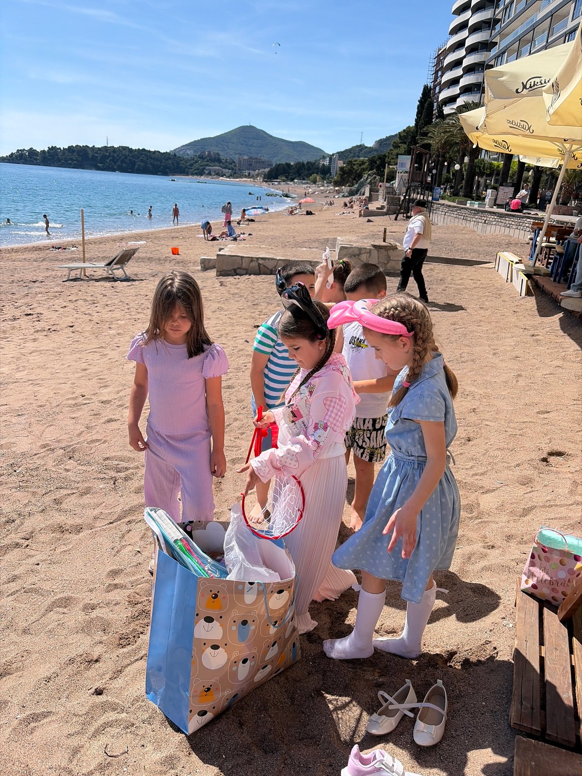 Sunny afternoon draws crowds to Montenegro beaches