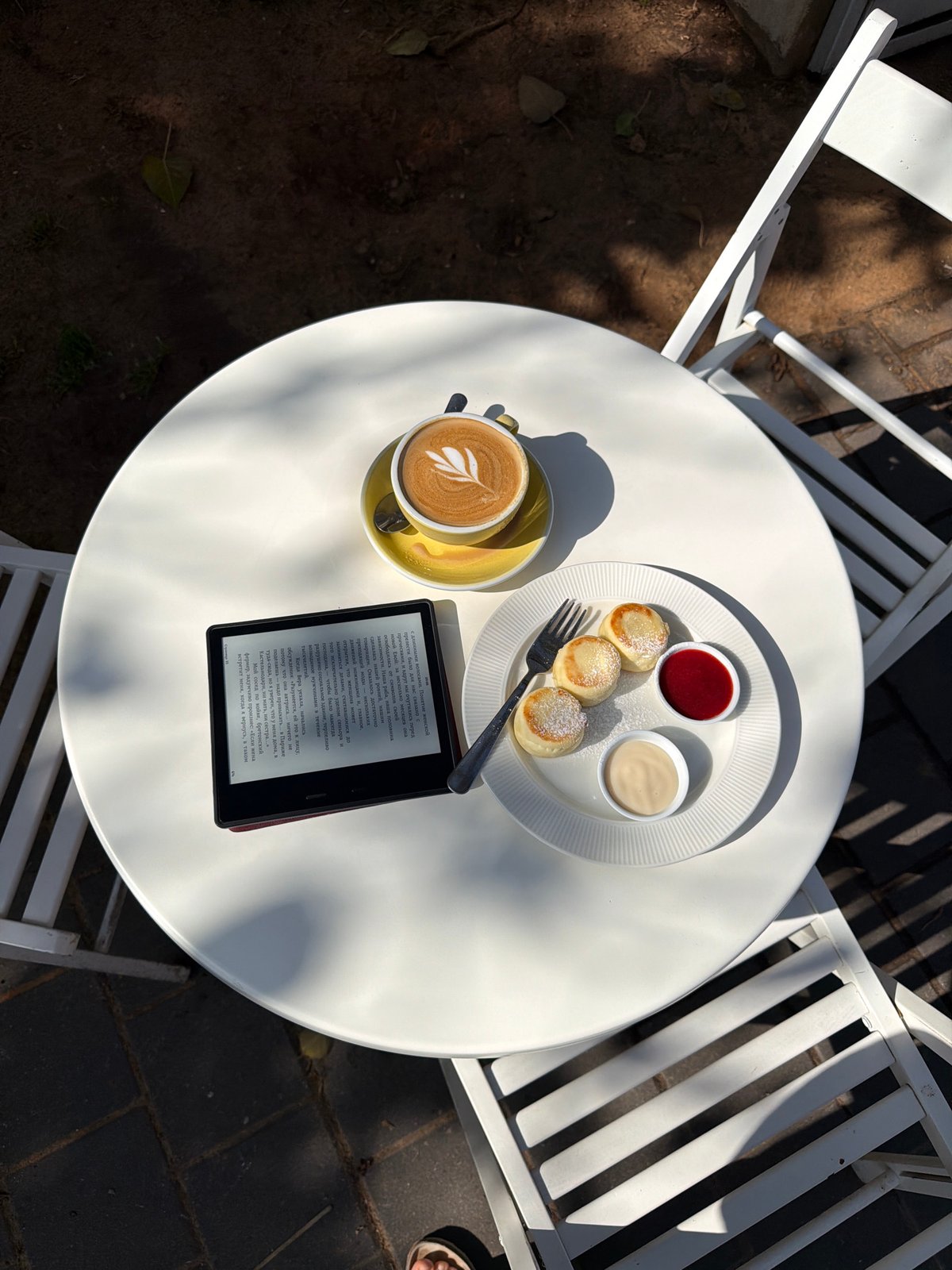 Morning café scene with pancakes observed in Bat Yam