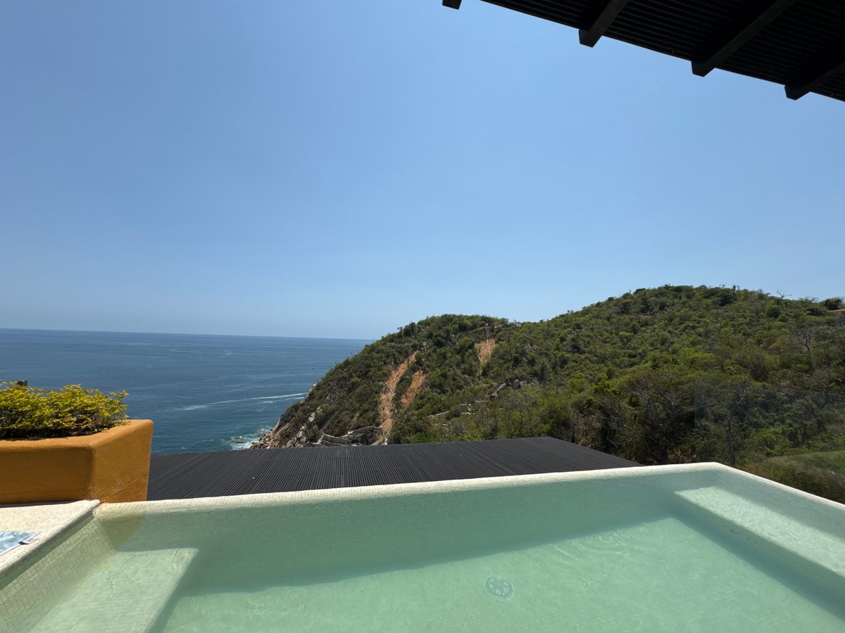 Residential pool view documented in Puerto Marqués, Mexico