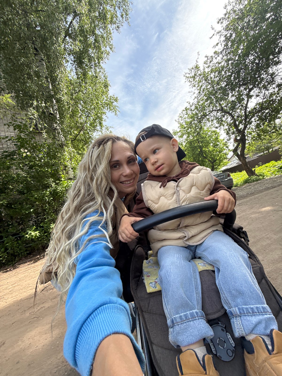 Mother and child captured in morning selfie in Rusanovo